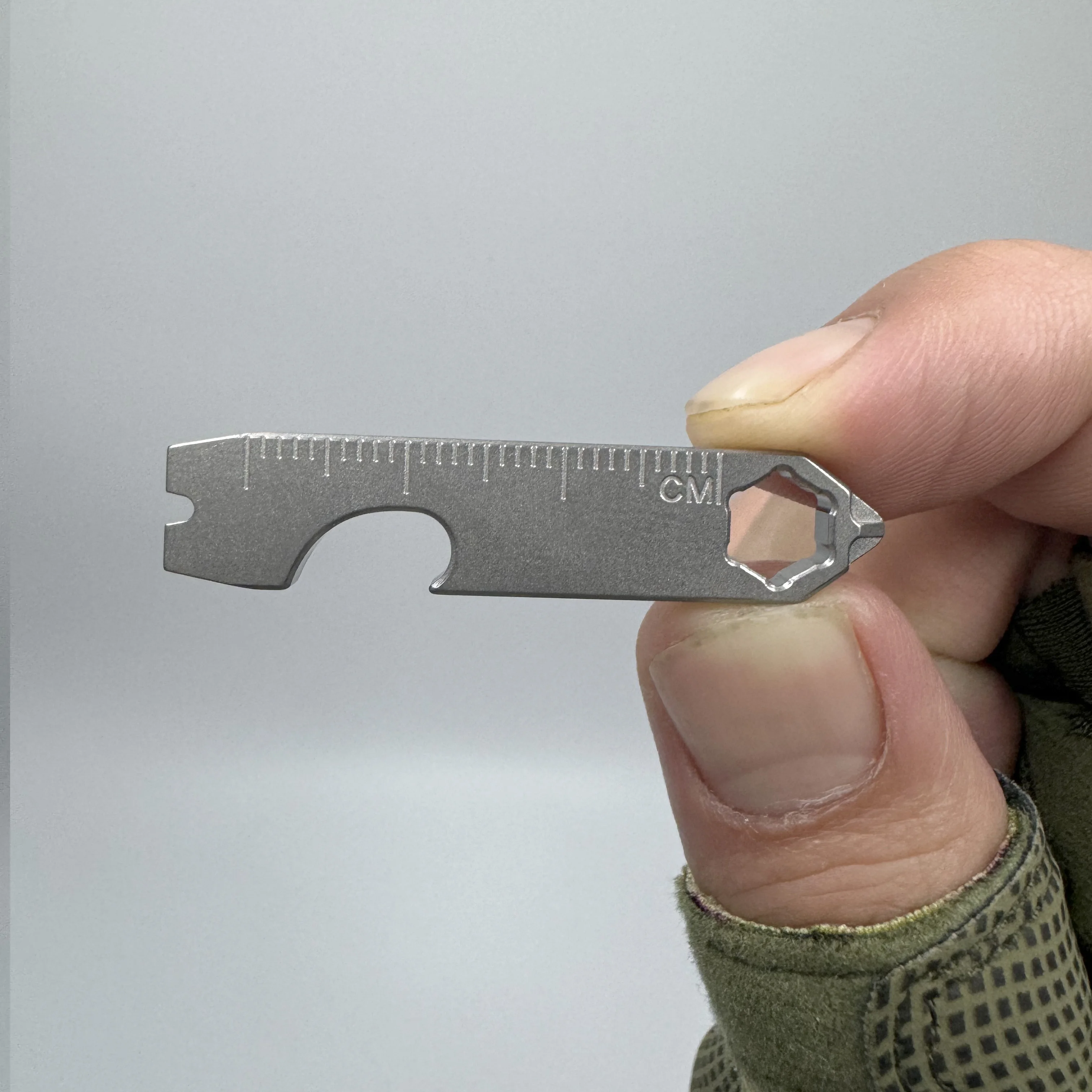 Multifunktionales Mini-Werkzeug aus Edelstahl: Brechstange, Flaschenöffner, Skala, Sechskantschlüssel, EDC Outdoor-Werkzeug, Campingausrüstung – Detail 5