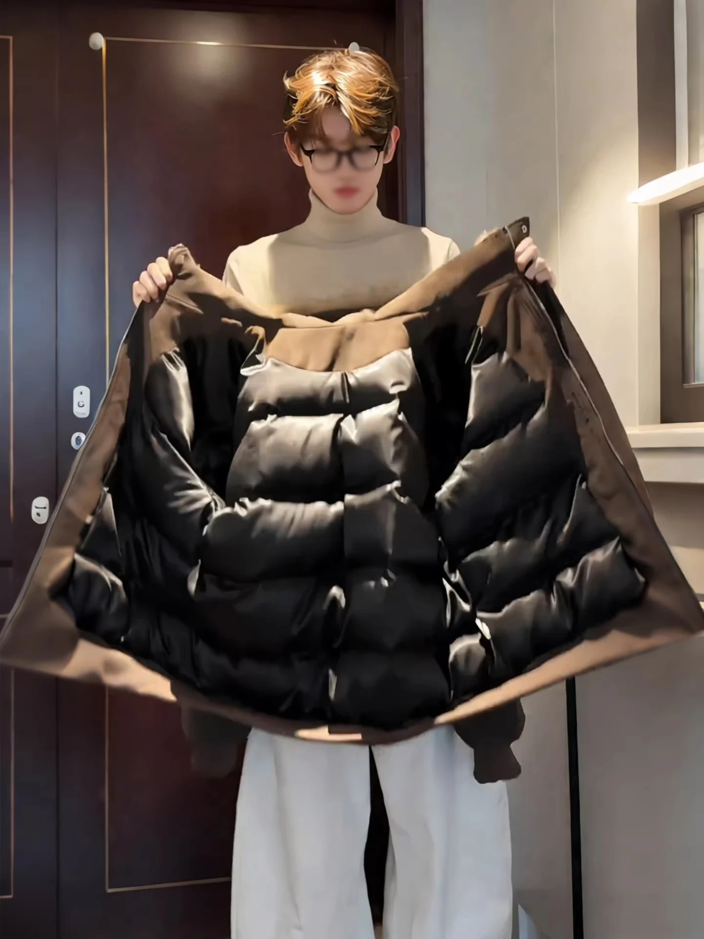 

Утепленная мужская зимняя куртка с капюшоном и отстегивающимся меховым воротником, из искусственной кожи, на хлопковой подкладке, на молнии