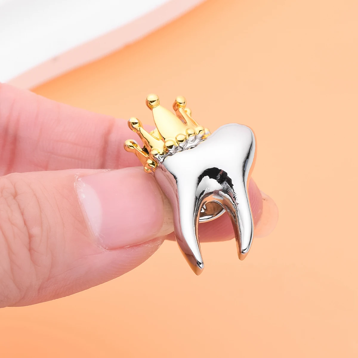 Cute Dental Teeth Enamel Metal Pins Brooch Funny Medical Dentist Lapel Lanyard Bag Accessories Gift for Assistant Colleague Stud