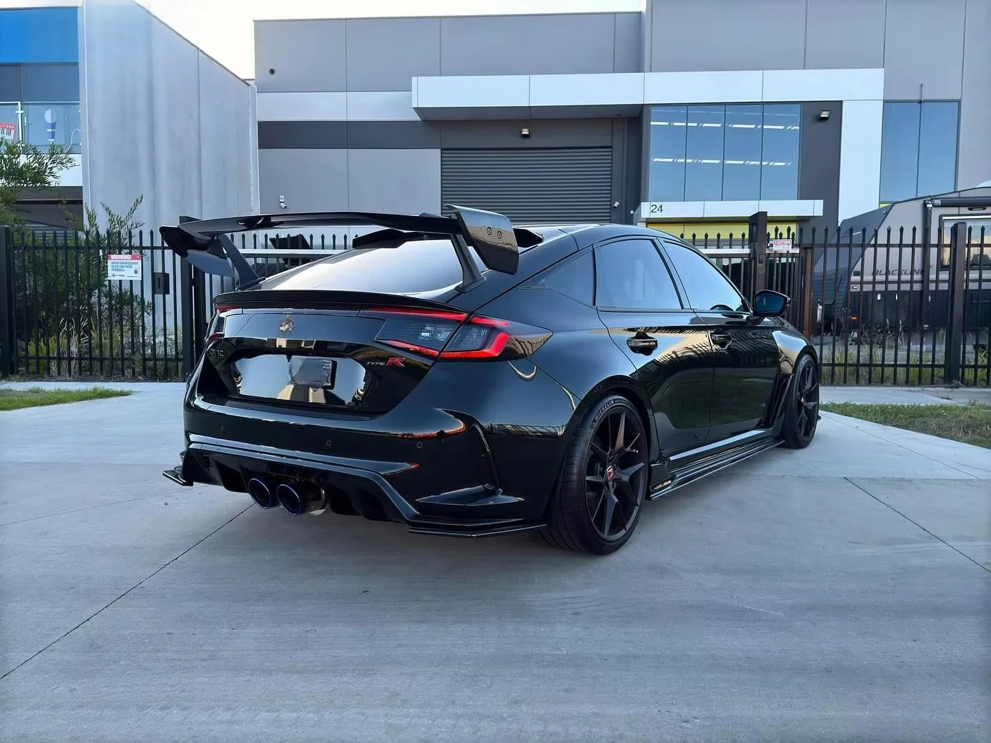 جناح خلفي من ألياف الكربون الجافة عالي الجودة لـ TypeR FL5 AD نمط الذيل الجناح الخلفي سبويلر أجنحة الشفاه ذيل البط