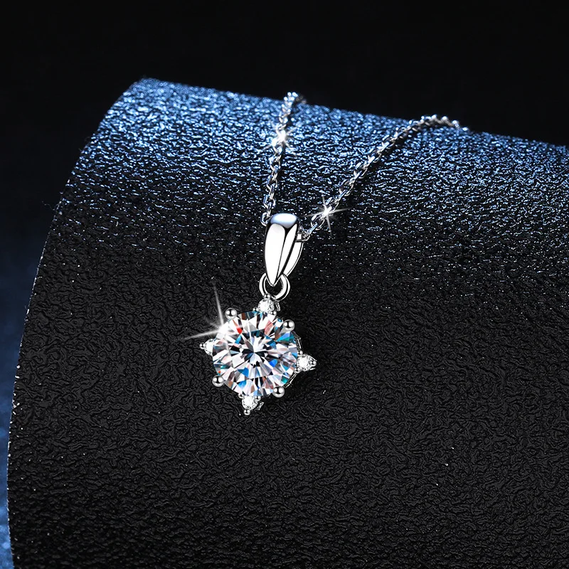 Platinum PT950 18K Gold Necklace Women's Moissanite One Carat Octagonal Star Light Luxury Fashion Necklace Simulated Diamond