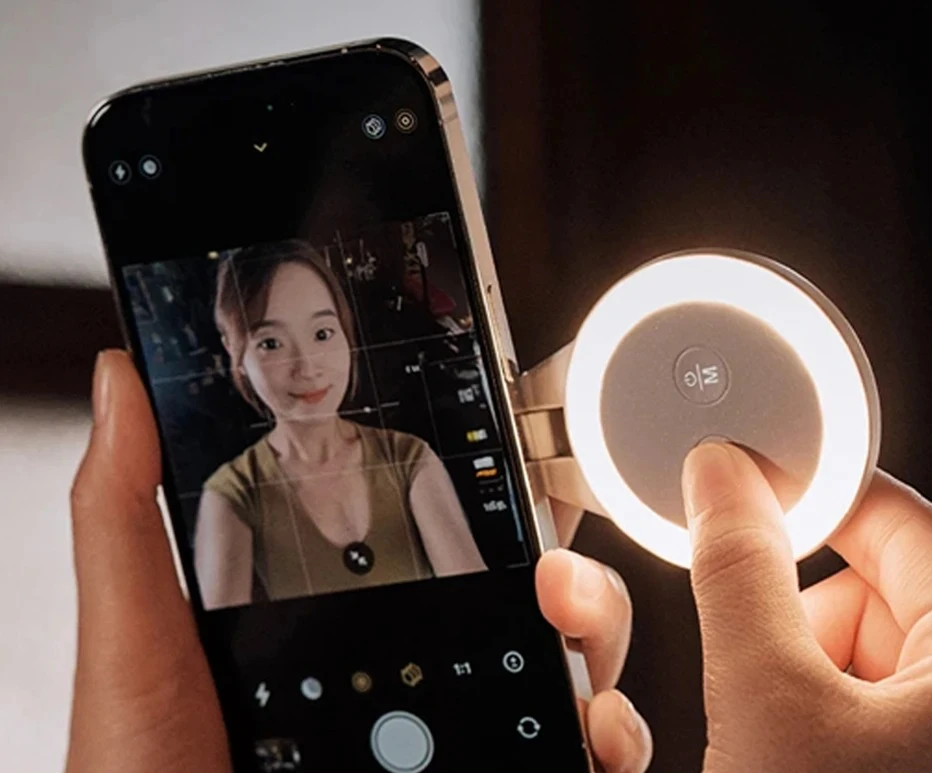 

PGYTECH Mobile Light MagSafe Magnetic Ring Anchor Live Selfie Handheld Beauty Mini