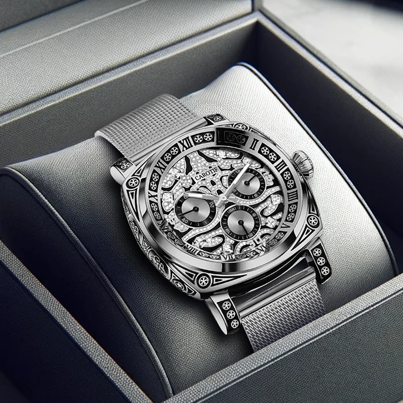 

Мужские серебряные повседневные часы в деловом стиле с нежными гравированными узорами и кварцевым механизмом с тремя глазами.