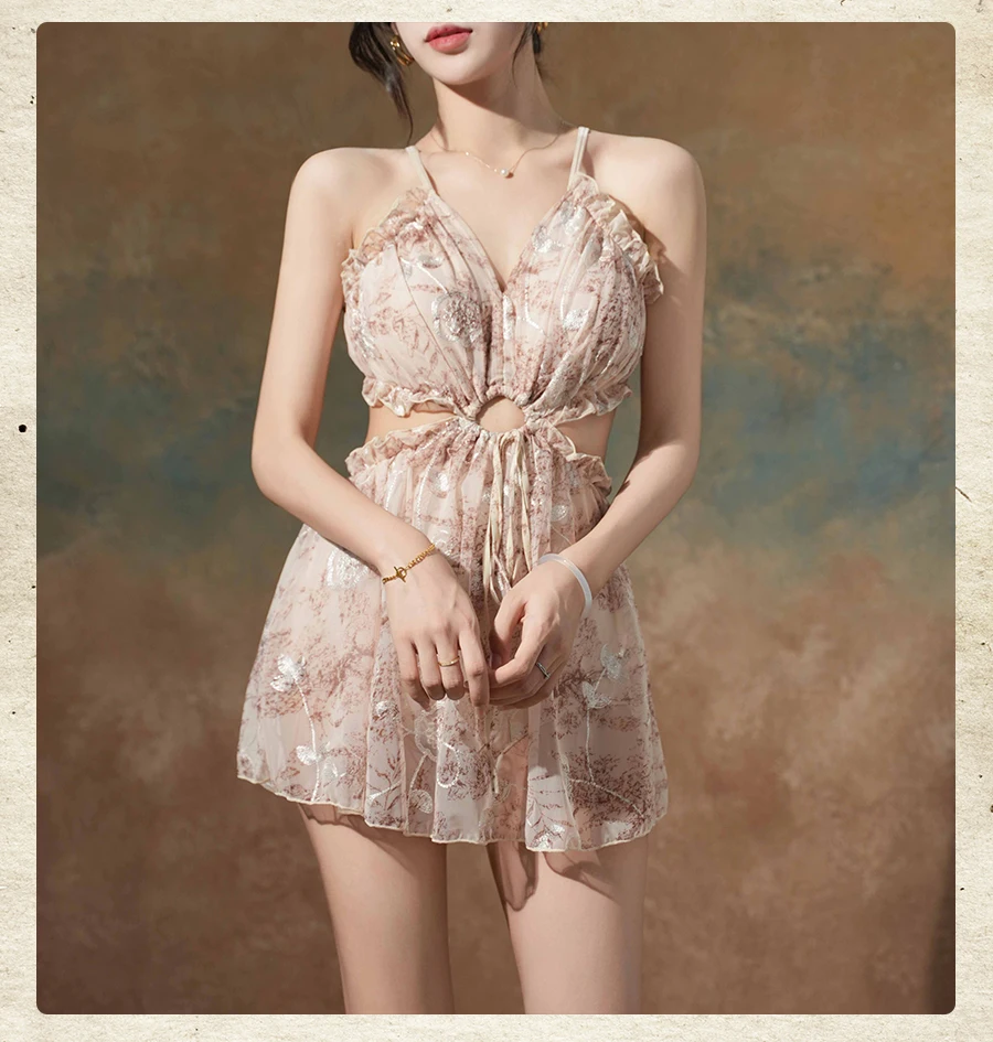 Traje de baño para mujer verano 2025 nueva Hada de una pieza traje de baño de encaje conservador estampado volantes hueco Sexy sin espalda trajes de baño de vacaciones