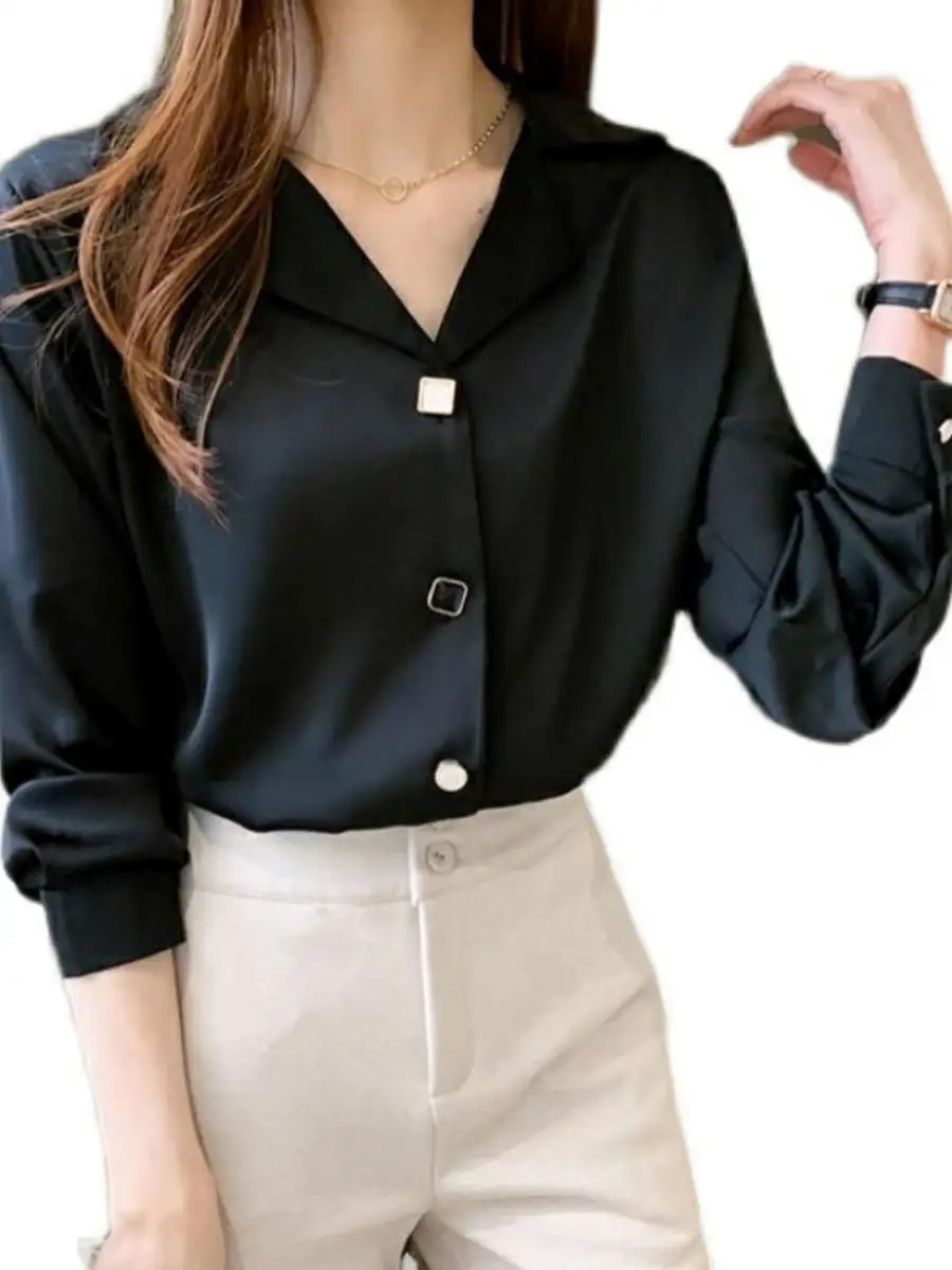 เสื้อซับในผู้หญิง Sli White Long Sve รุ่นอเนกประสงค์ แบรนด์เน้นดีไซน์กระดุม ทรงเข้ารูป เหมาะสำหรับใส่ทำงาน คอวี