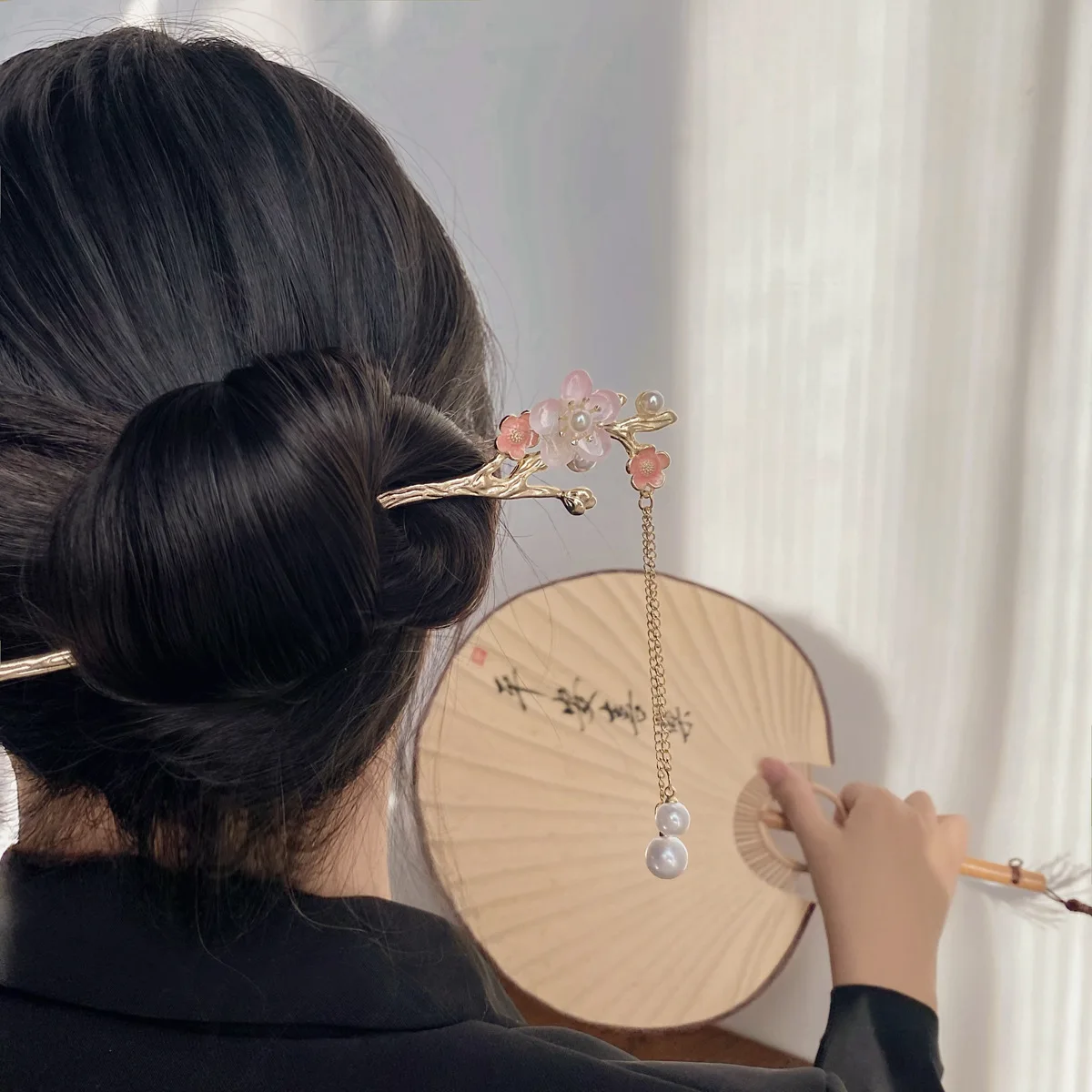 Chinese style plum blossom hairpin, disc hair, metal hairpin, new Chinese hairpin, step shake, Xiuhe red hair accessories, antique headdress.