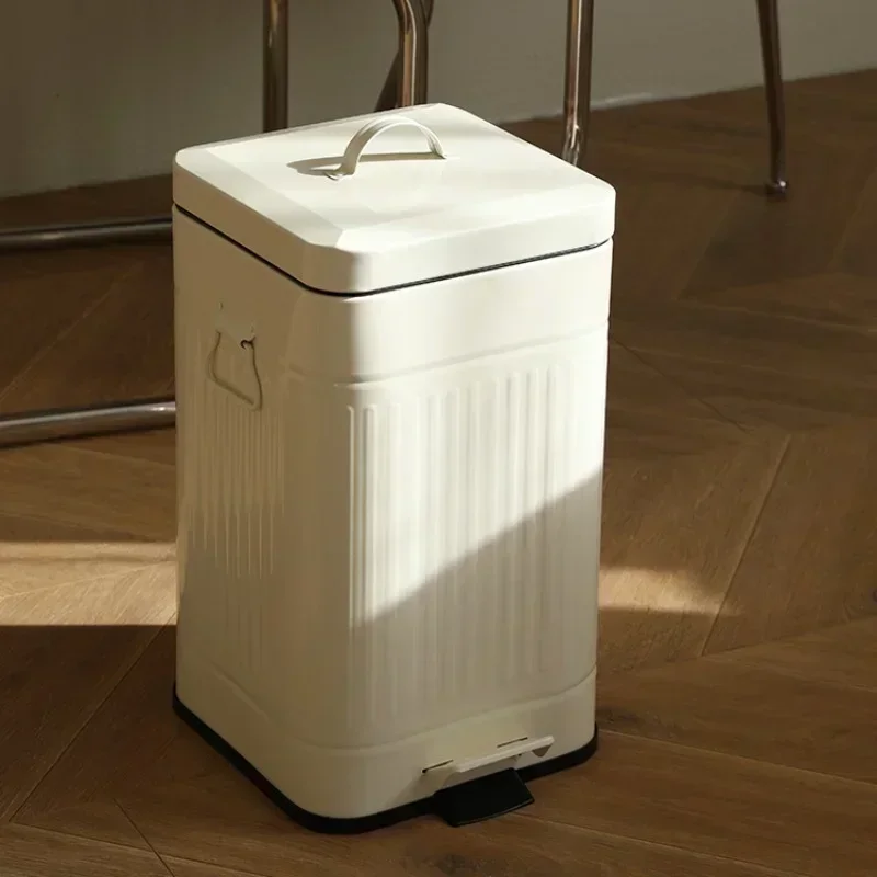 

Мусорный бак для гостиной в стиле ретро, большой раскладной мусорный бак для ног, дизайн для мусора, практичная и красивая корзина для мусора