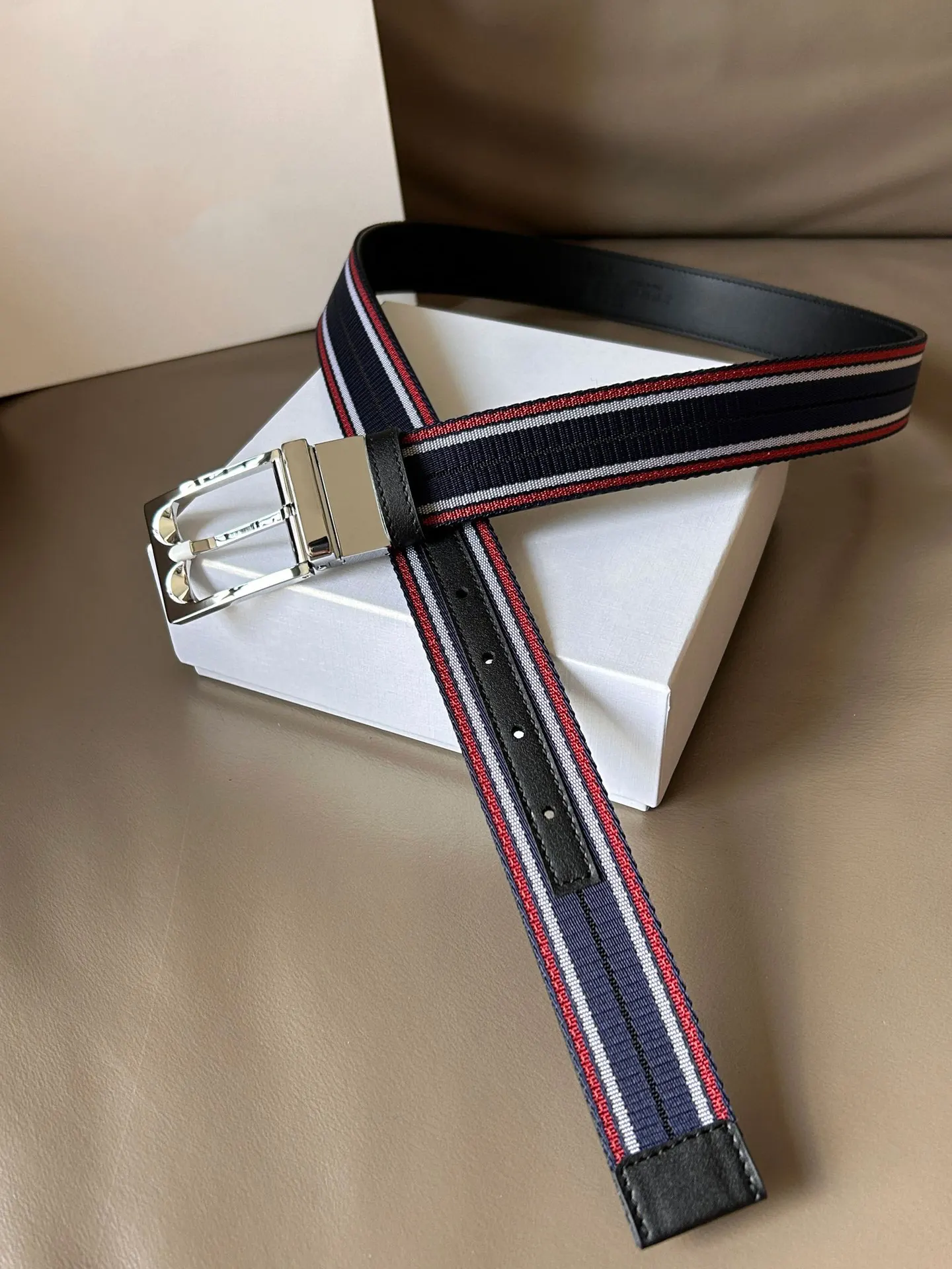 

Luxury Style B Belt Men's and Women's Cowhide Striped Design Belt High Quality Leisure Business Work Casual Strap