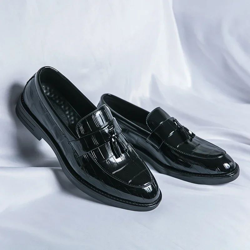 Men Shoes Green Black Loafers Men PU Embossed Pattern Tassel Decoration Round Toe Business Formal Shoes Large Sizes 38-46