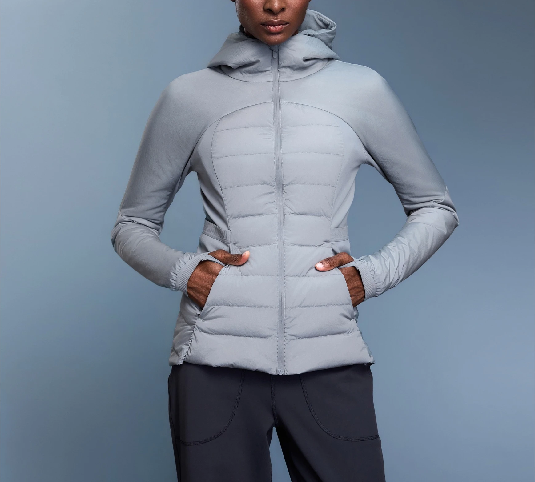 سترة نسائية كاجوال بغطاء للرأس خفيفة الوزن ومضادة للرياح ودافئة بيضاء اللون للأسفل سترة رياضية مريحة للجري واللياقة البدنية في الهواء الطلق