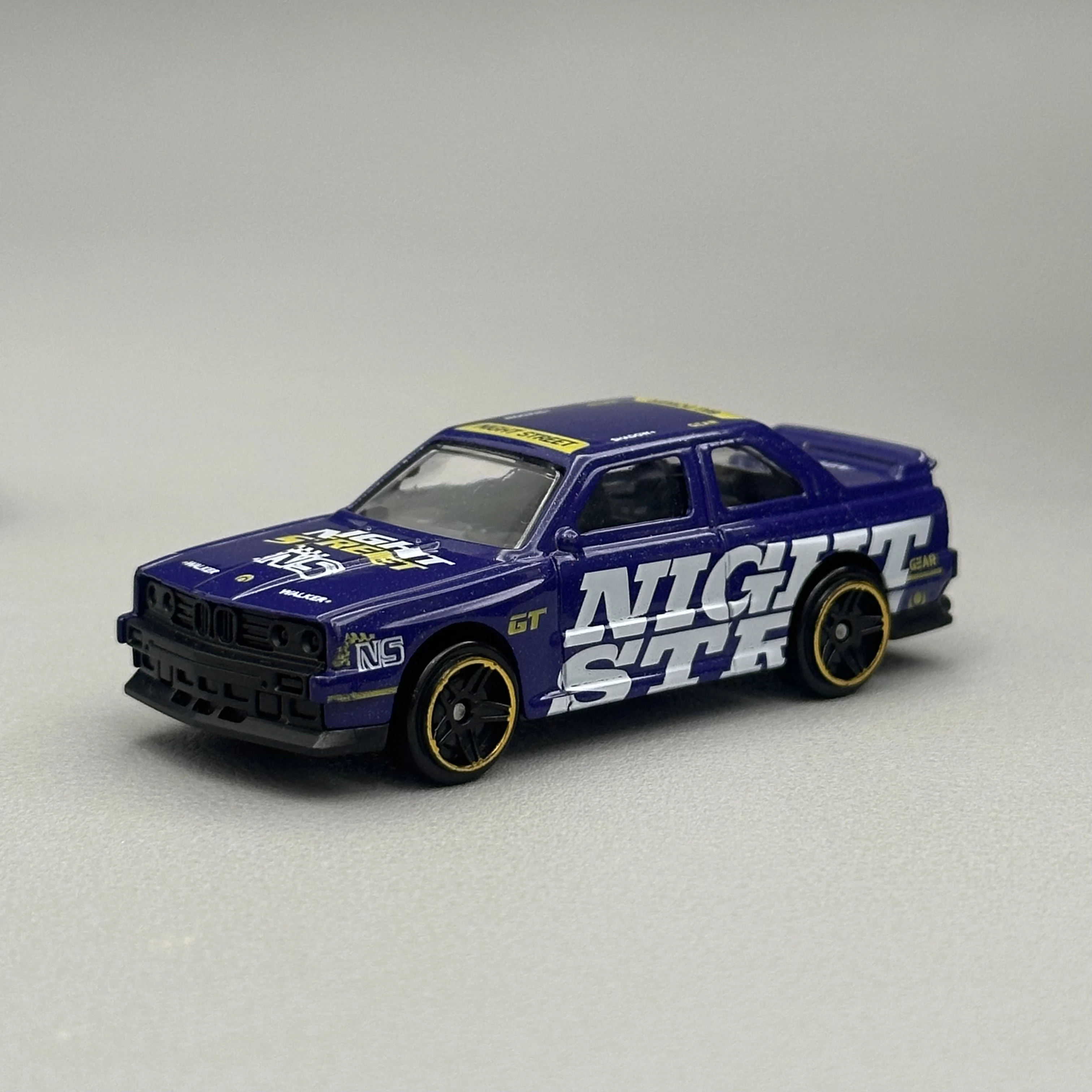 1:64 Vintage Street Race Diecast Alloy Car Model Toys Classic Sedan Mini Vehicle Collectible Desktop Decor Gift for Kids Boys