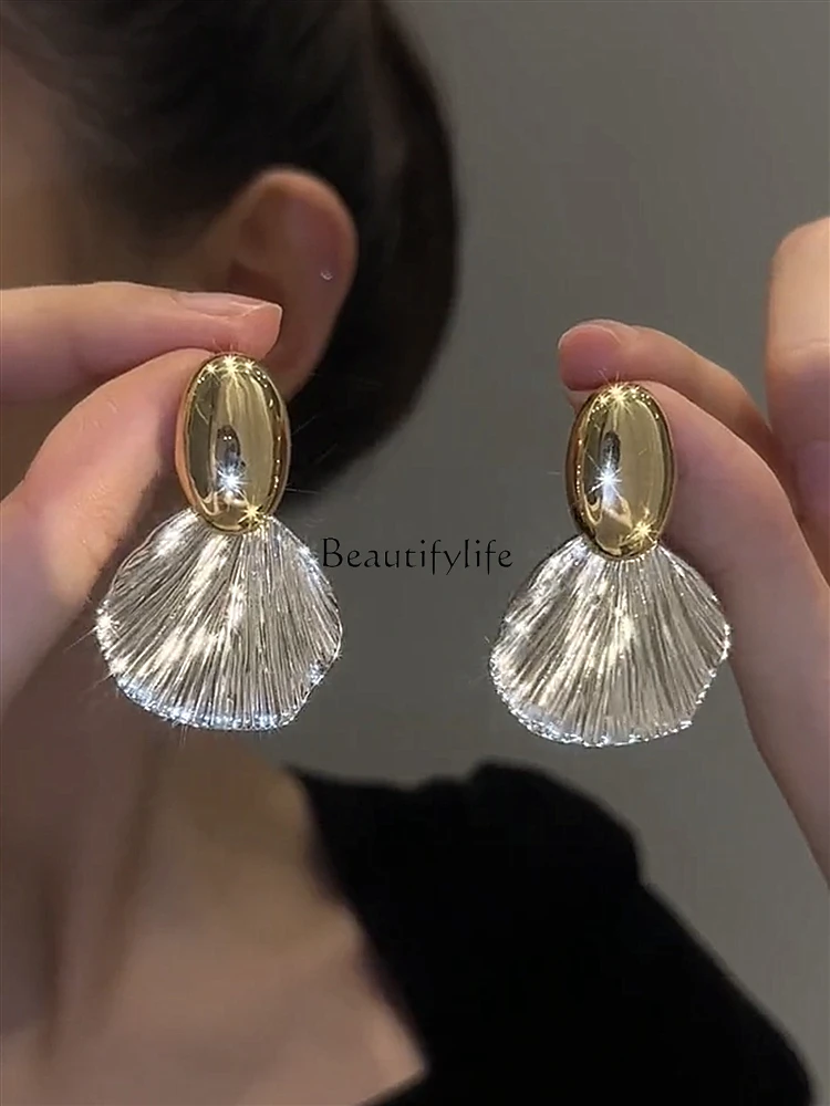 

Shell Design High-Grade Light Luxury Earrings Temperamental Cold Style Earrings