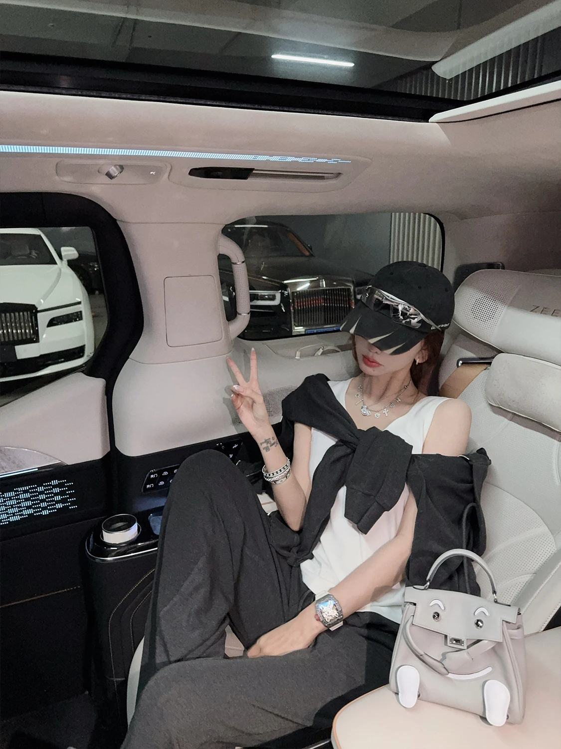 

Zhaochencen Lazy Style Casual Sports Set Women's Spring Fashion Hooded Cardigan Strap Wide Leg Pants Two Piece Set