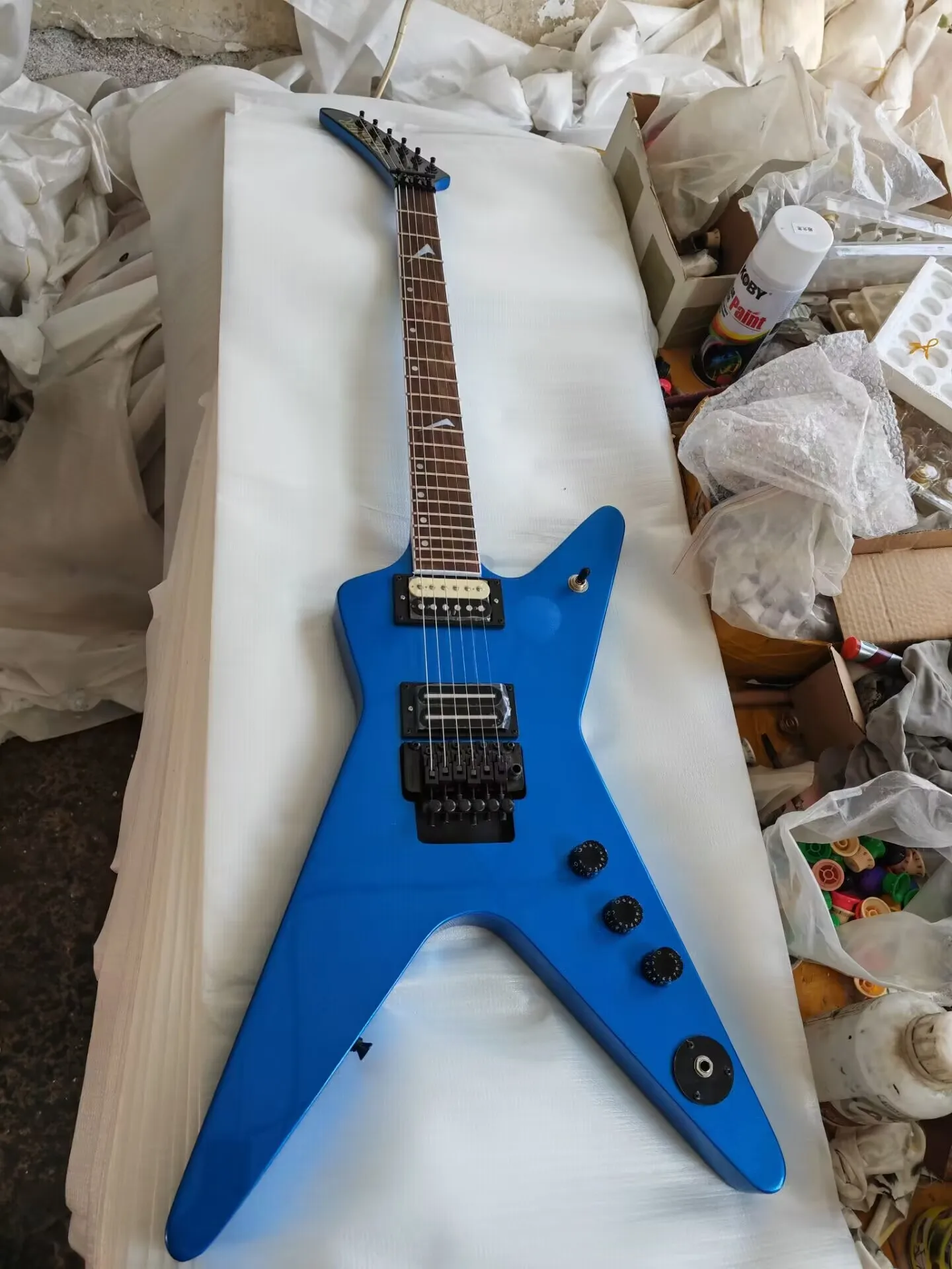 Custom Hamer metal Blue Electric Guitar 22 Frets Black Tremolo Bridge,Sutiable for beginners and professionals