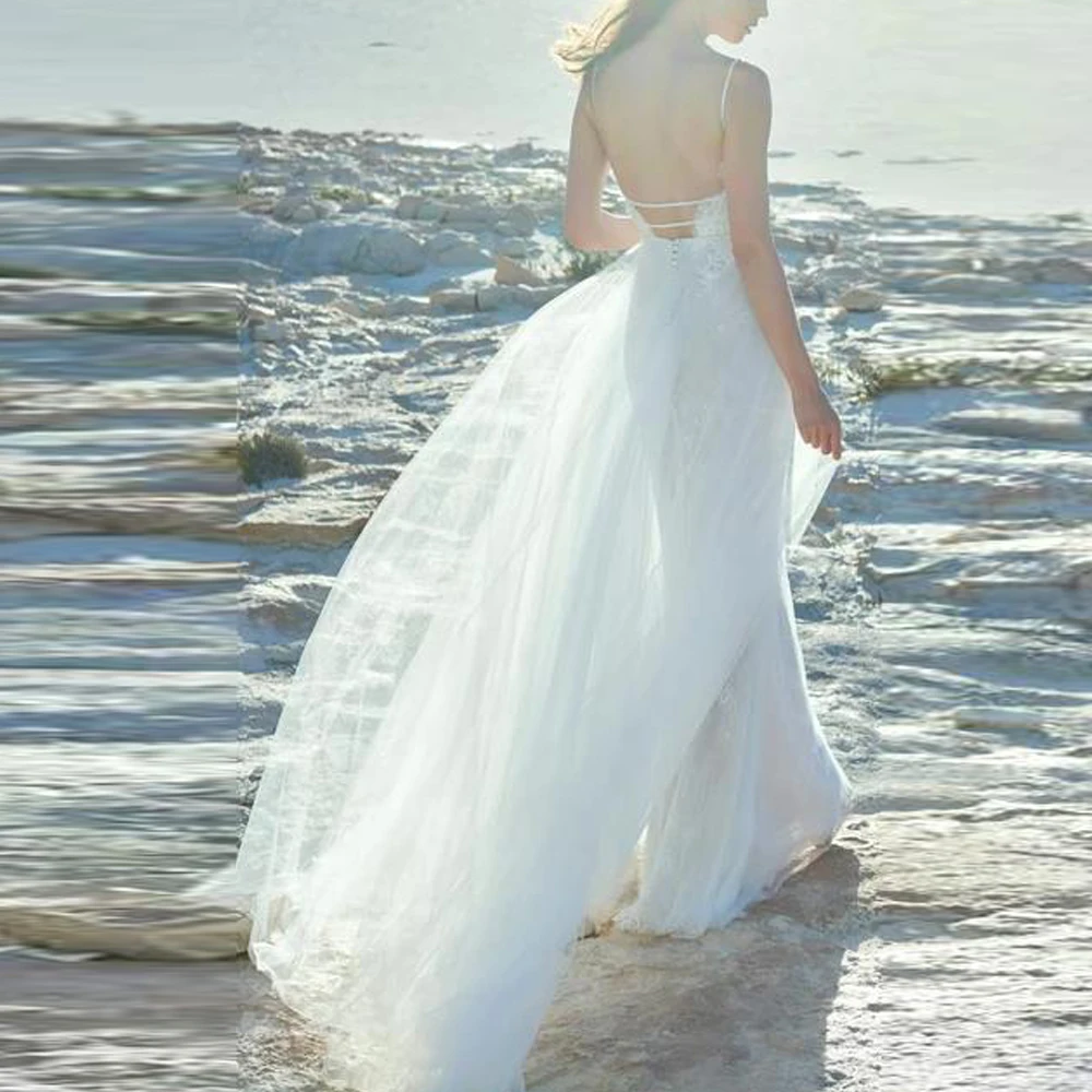 ชุดแต่งงานผ้าทูลล์แบบเปิดหลัง สายเดี่ยวเซ็กซี่  ตกแต่งลูกไม้สไตล์โบฮีเมียน สำหรับเจ้าสาวชายหาด