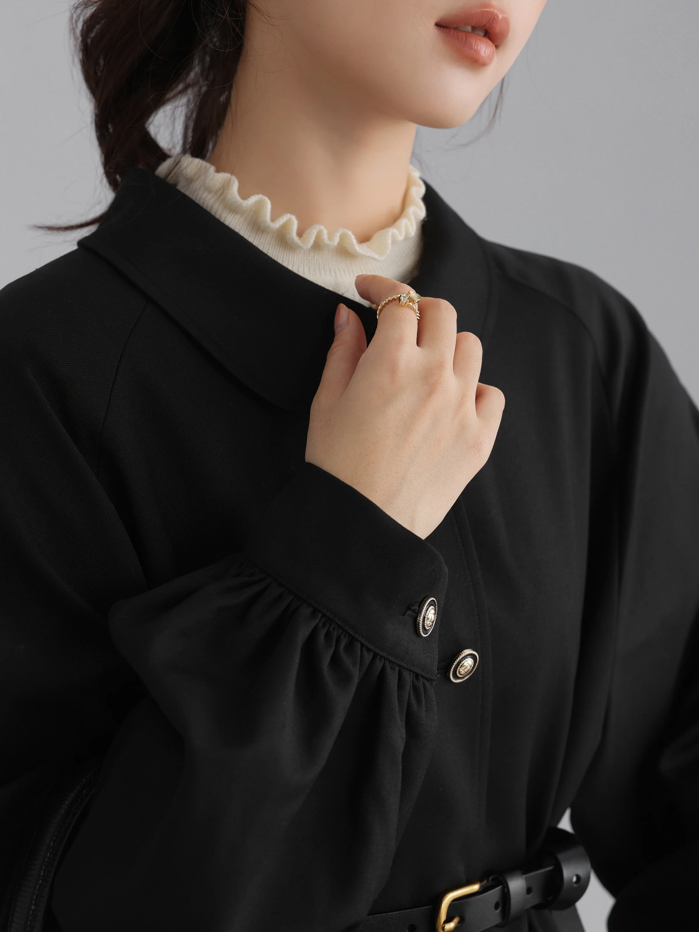 빈티지 우아한 루즈핏 블랙 트렌치코트 여성용 중간 길이 캐주얼 슬림핏 가을용 소형 프레임 패션 캐주얼 의상