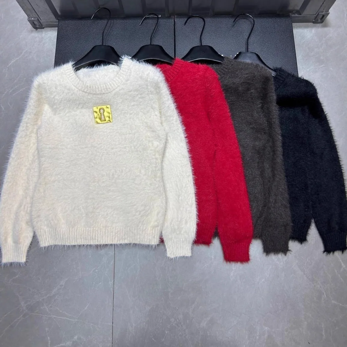 Unique Design Sweater for Women Autumn and Winter Inner Wear Round Neck Knitted Base Shirt Mink Velvet Warm Furry Sweater Jumper