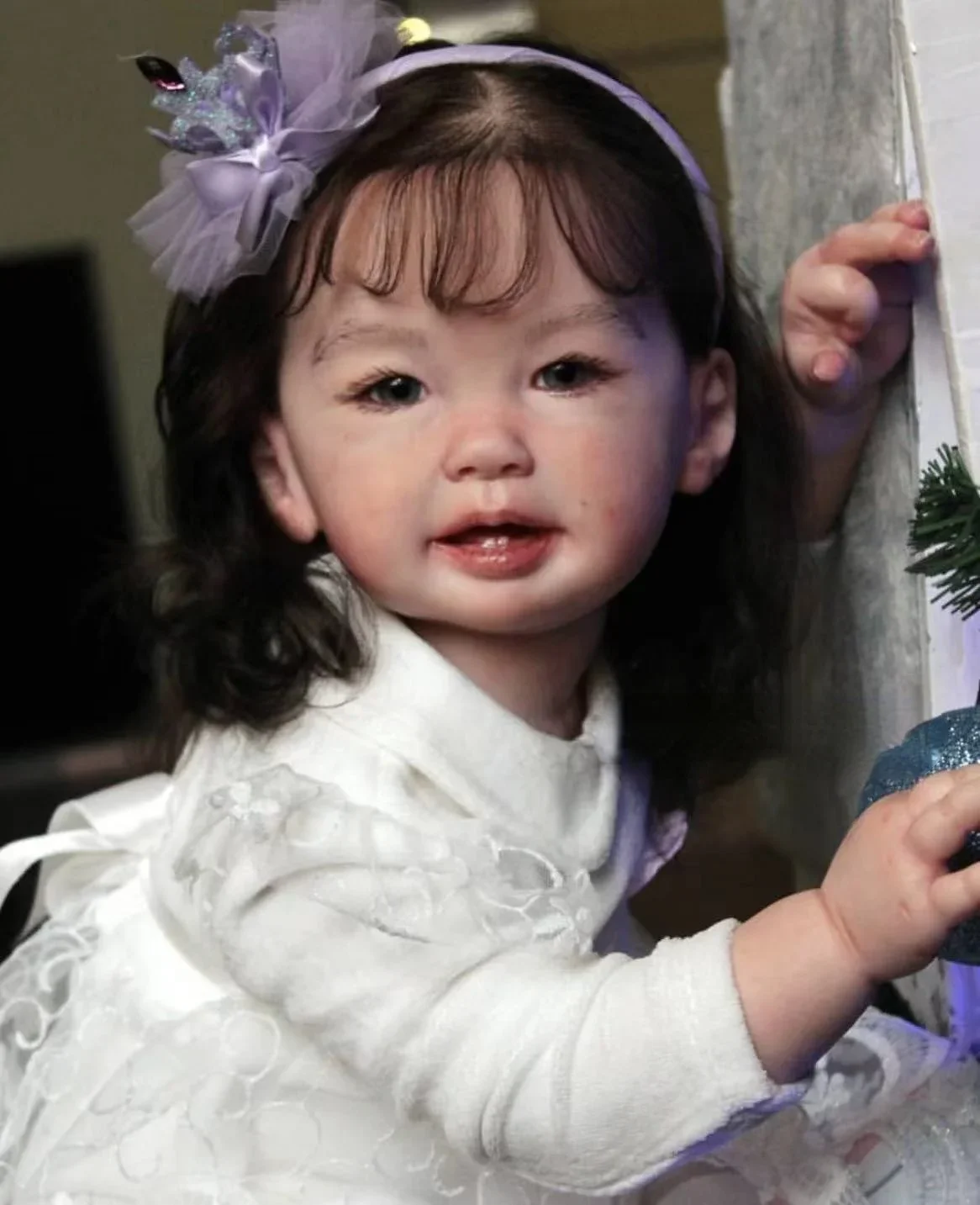 St.Store Aangepaste Limited Supply 28 inch Reborn Baby Teegan met handgeworteld zwart haar Echte foto's Al klaar pop