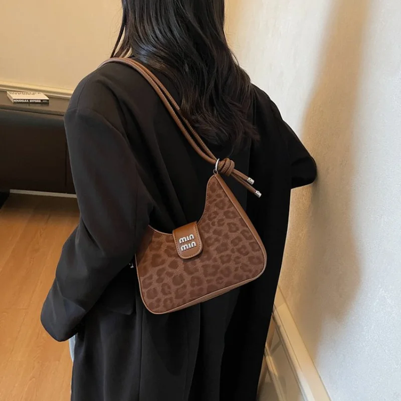 Sac fourre-tout Unique minimaliste haut de gamme pour femmes à la mode avec cuir de couleur unie et parfait pour les affaires
