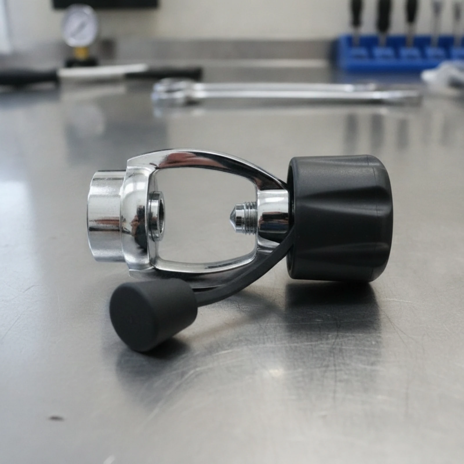 Scuba Tank Inflation Converter Head Knurled DIN Regulator Adapter with Dust Cap DIN-to-Yoke Adapter Chrome-Plated for Dive Shops