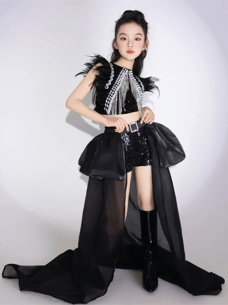 

Black sequin runway show server player trendy server trailing PK competition server fast wind sports 8 cool and handsome 9 sets