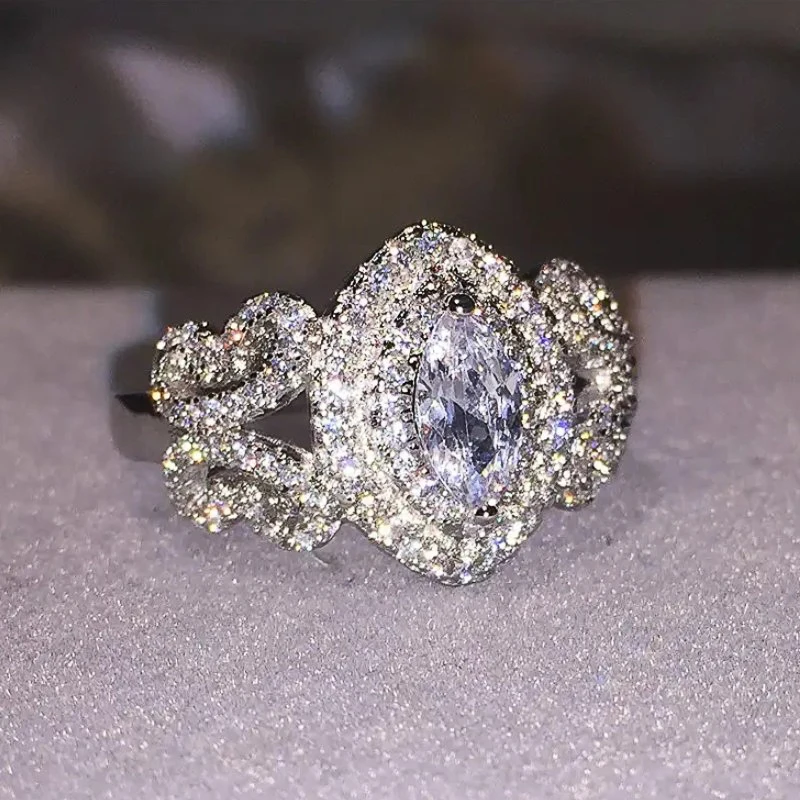 Huitan Gorgeous Women Rings with Brilliant Cubic Zirconia Silver Color Romatic Engagement Rings for Lover Hot Trendy Jewelry