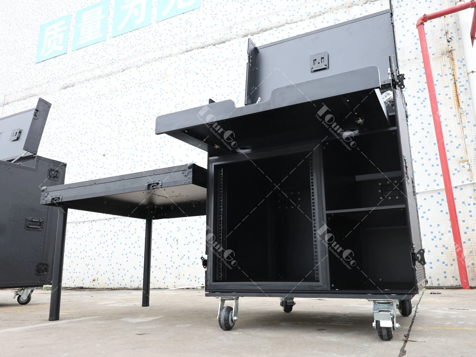 Casing Stasiun Kerja Studio Rekaman Streaming Siaran AV Seluler Selesai Hitam dengan 4U Atas 12U Bawah