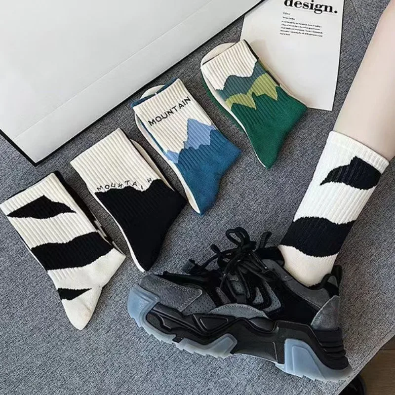 

New Fashion Asymmetrical Socks for Unisex Couple Creative Trend Middle Tube Sock Color Matching Street Personality Sports Socks