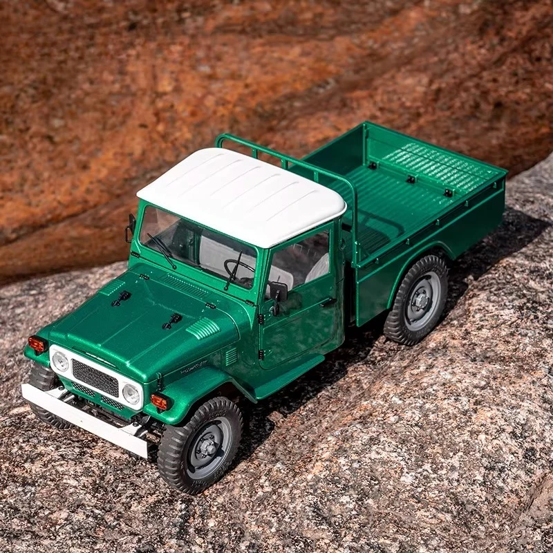 

1:12 FJ45 RC Pickup Truck Off-Road Climbing Vehicle with Lighting Effects USB Rechargeable RTR All-Terrain Remote Control Toy