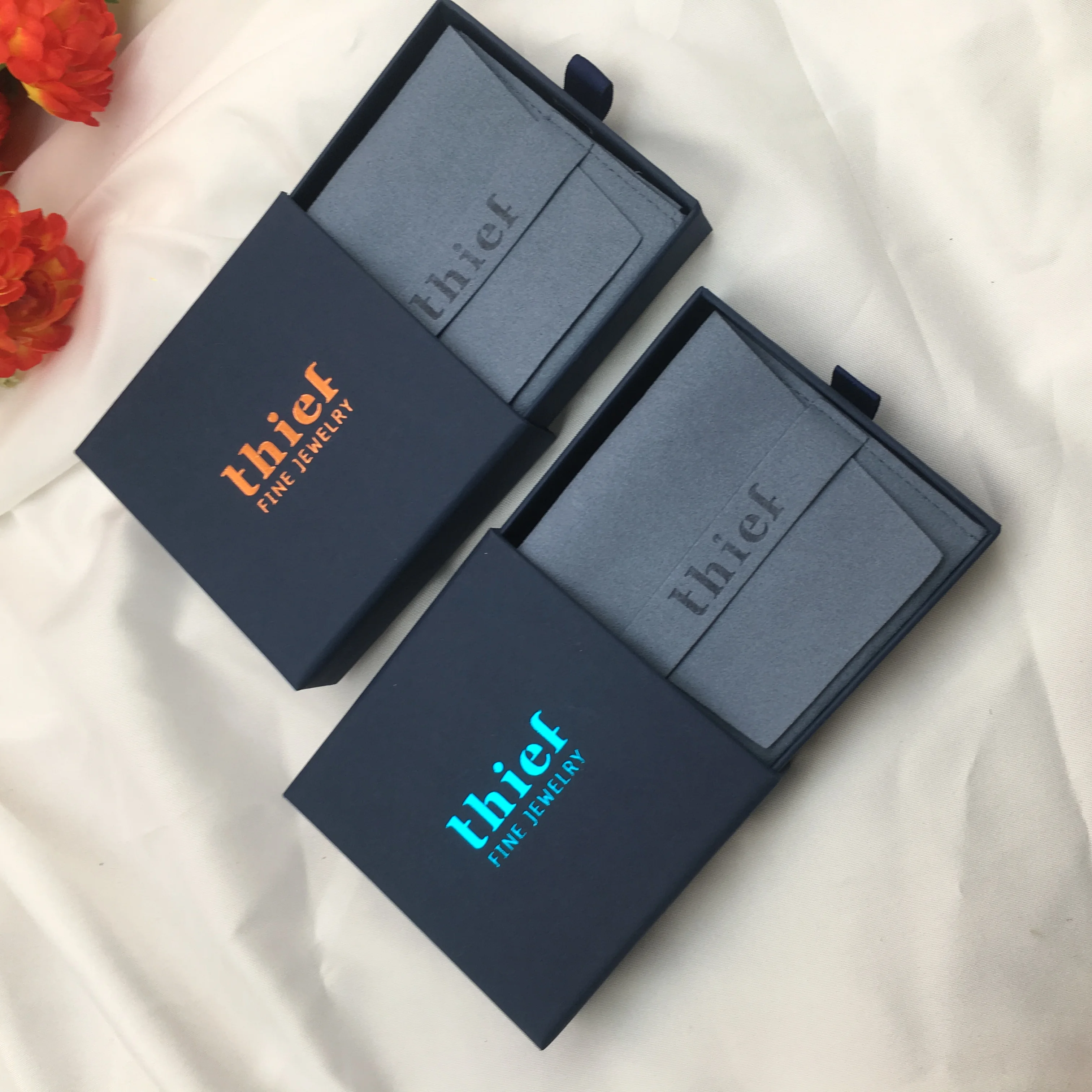 

24/50/100 комплектов 8x8 см подарочный пакет из микрофибры с кнопками и 9x9x1,7 см картонный ящик для кофейной бумаги портативные коробки для упаковки ювелирных изделий