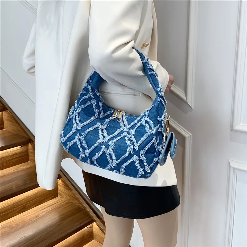 This Rhombus Denim Handbag Is Stylish, Simple , Suitable for Work, Commuting and Dating.