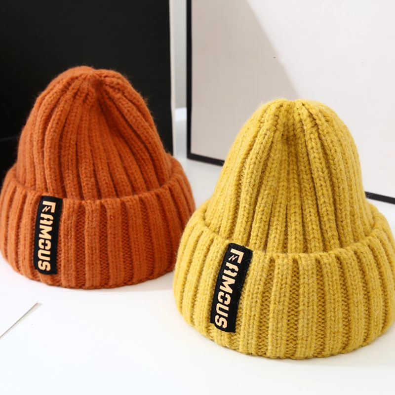 Gorros de punto con etiqueta para mujer y niña, gorros cálidos de lana de Cachemira, suaves, de Color sólido, accesorios de invierno, 1 unidad