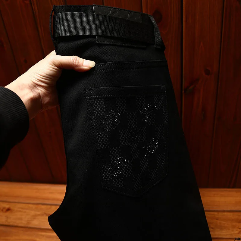 Pantalones vaqueros finos de lujo para hombre, jeans ajustados con estampado, versátil, informal, tendencia, elásticos, color negro, gama alta, asequible, Verano