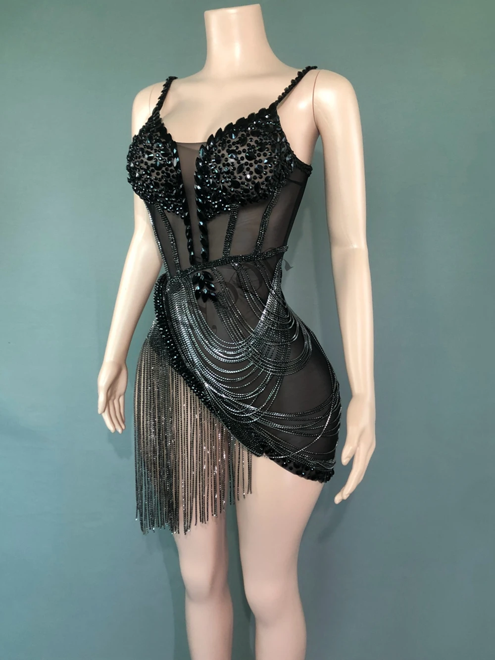 Funkelnde Strass ketten Ketten Mesh durch schwarze kurze Kleid Frauen feiern Geburtstag Abschluss ball Abendkleid sexy Fotoshooting tragen