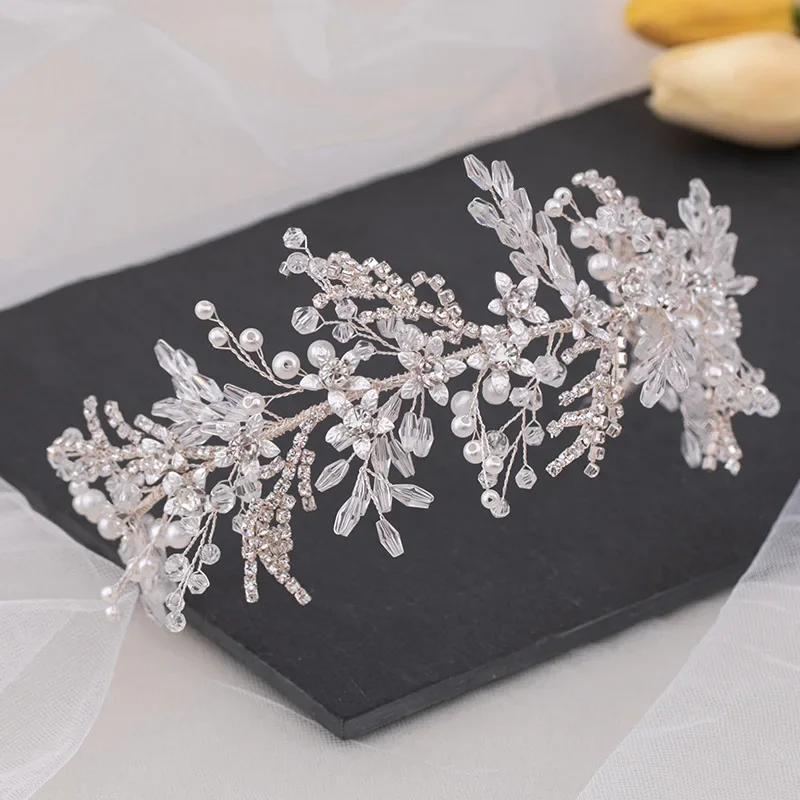 

Женский обруч для волос с кристаллами и жемчугом