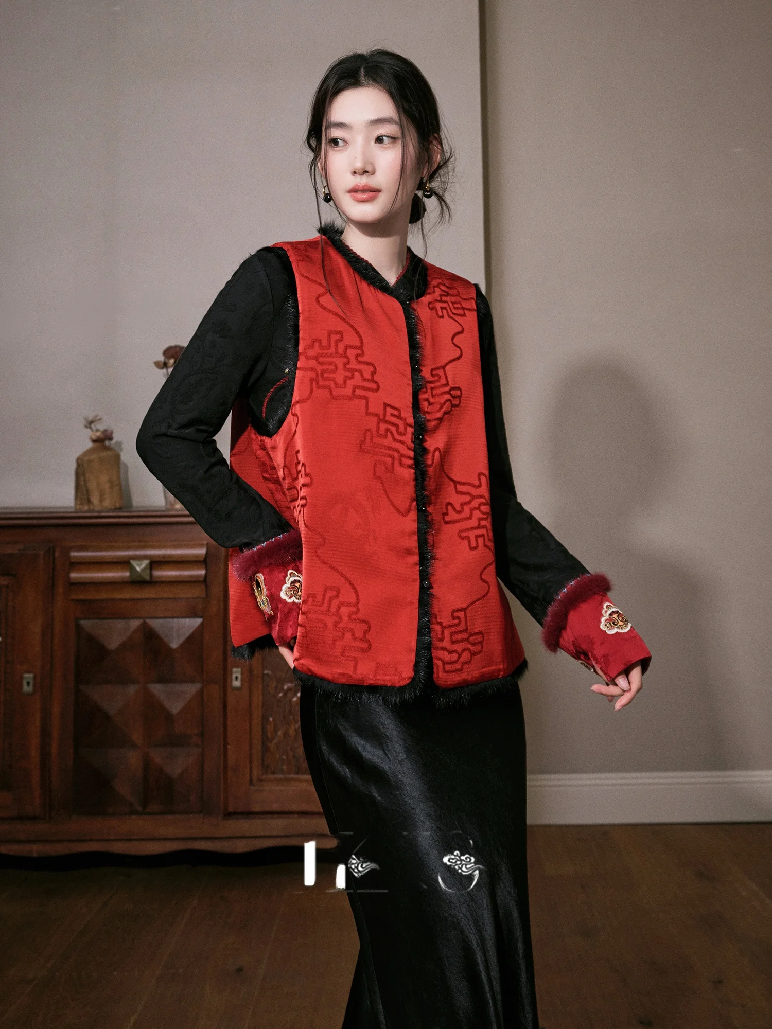 

Красный двусторонний жилет в национальном стиле с шелковой вышивкой для женщин, новая китайская верхняя одежда JKJS Jiangyun Xiao