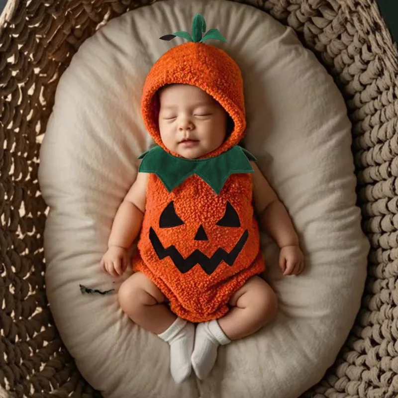 Halloween-Kürbis-Strampler für Neugeborene, orangefarbenes Kapuzenkostüm für Kleinkinder, niedliches Cartoon-Outfit für Jungen und Mädchen, festliche weiche Kleidung, 0–12 Monate
