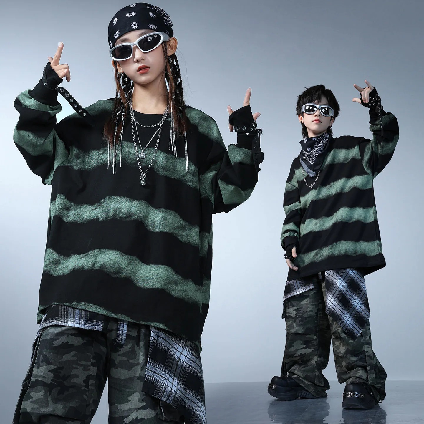 

Kid Kpop Hip Hop Clothing Black Striped Sweatshirt Camo Street Strap Parachute Cargo Pants for Girl Boy Dance Costumes Clothes