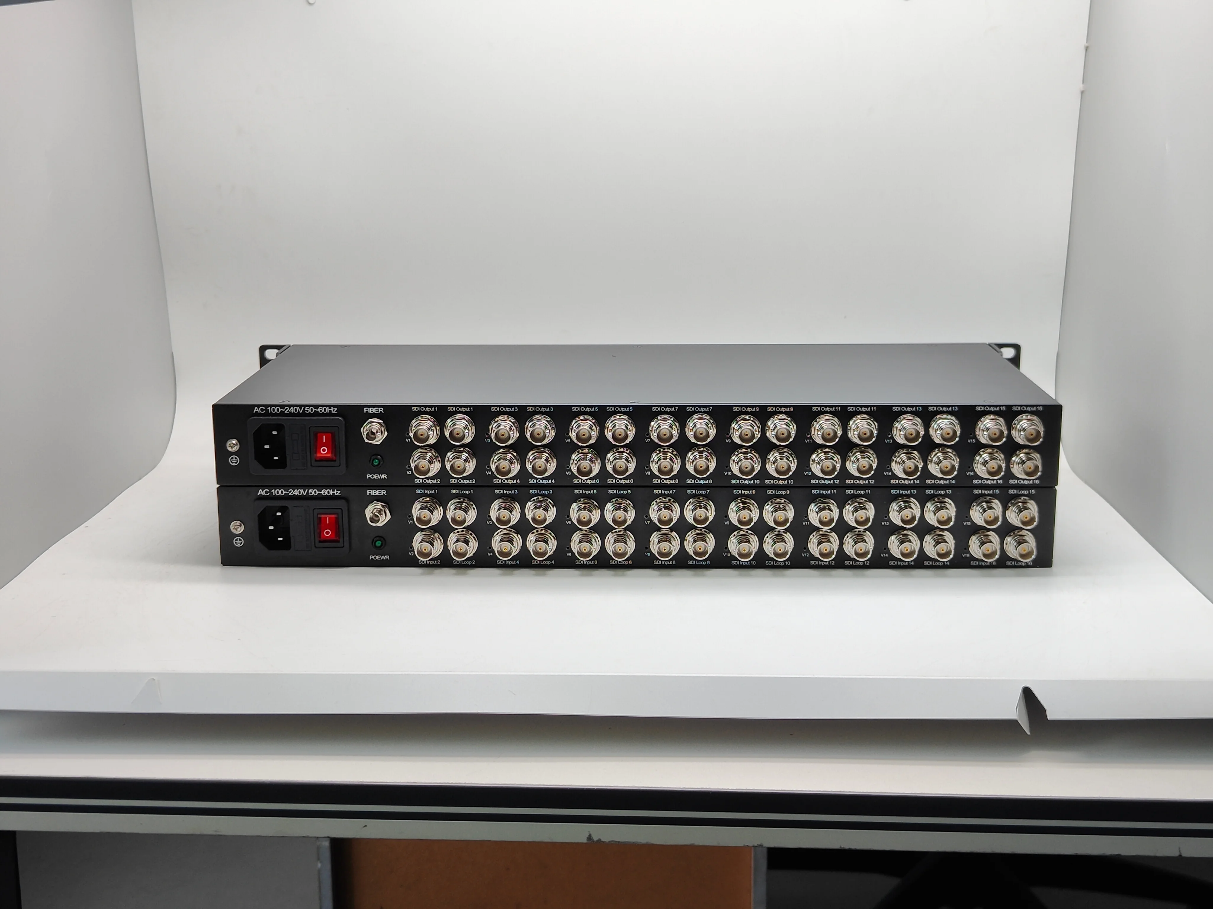 12G SDI موسع الألياف الضوئية تمرير الإشارة المرضية 4K SDI أكثر من محول ألياف واحد النواة