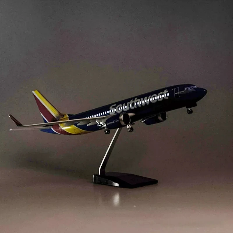 47CM 1/85 Scale Southwest Airline 737-700 B737-700 Aircraft Model W Light and Wheel Diecast Plastic Resin Airplane Toy