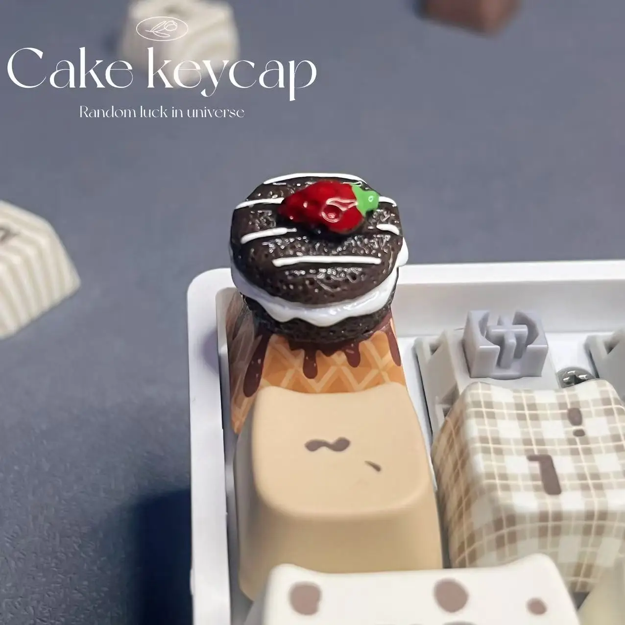 DIY Cute Dessert Keycaps Creative Birthday Gifts Game Mechanical Keyboard Keycaps Universal Strawberry Cake Keycaps