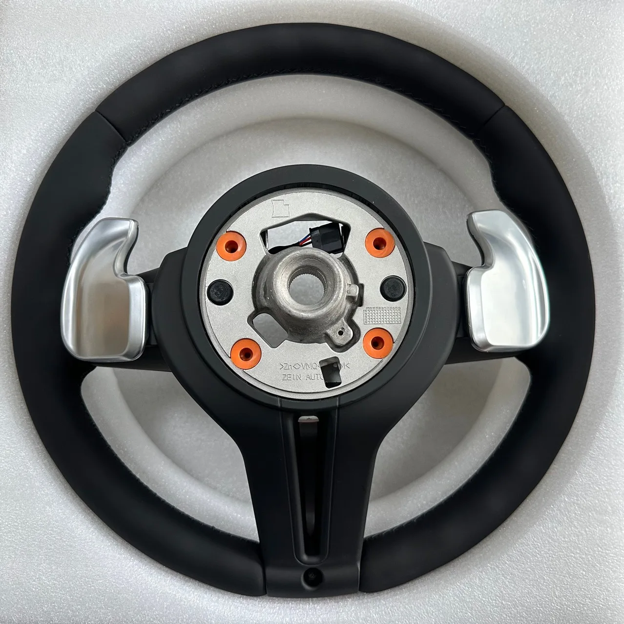 Suitable for BMW M6 M3 thong steering wheel 1234567 X1X3X4X5X6 550D steering wheel