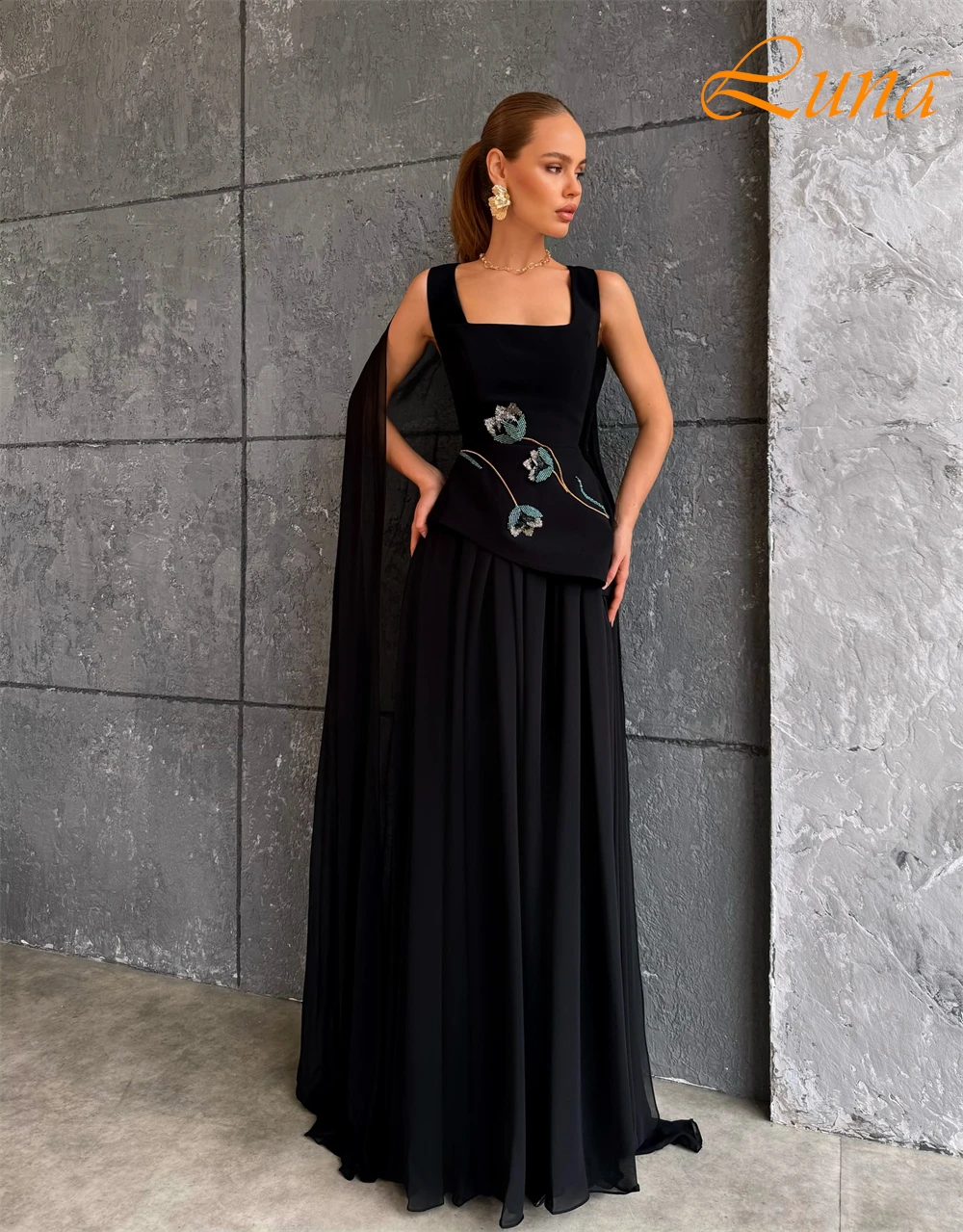 ชุดราตรีผ้าชีฟองเนื้อนุ่มแบบสั่งตัด ดีไซน์หรูหรา แขนกุด ทรงค็อกเทล พร้อมชายกระโปรงยาวลากพื้น เหมาะสำหรับโอกาสพิเศษ