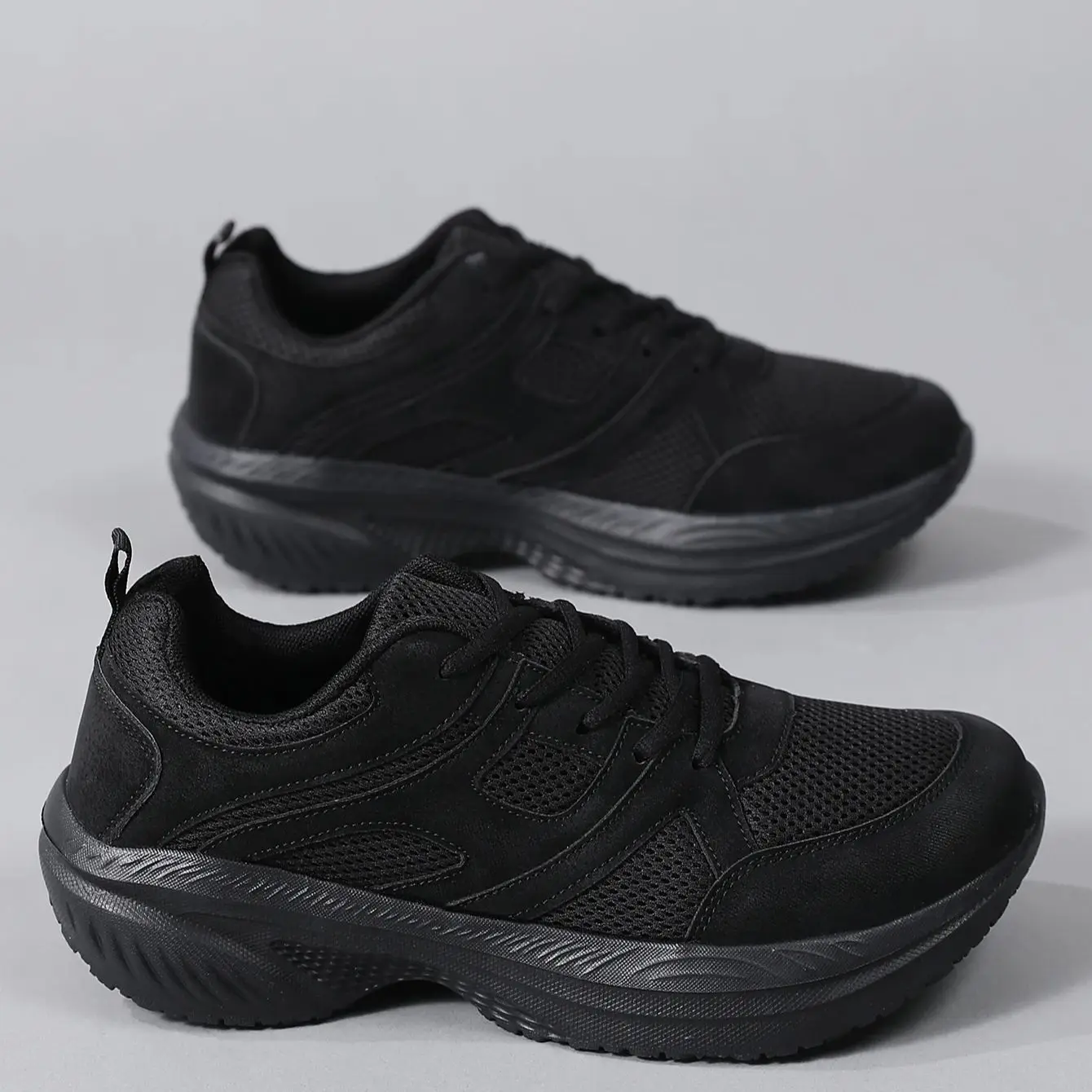 

Новые мужские повседневные спортивные кроссовки 2026 года с широкой посадкой и толстой подошвой, инновационный модный дизайн, подходят для спорта, пеших прогулок и альпинизма