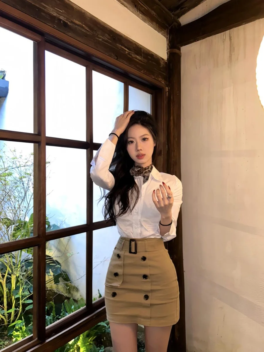 

loween Cosplay Spicy Fem Teacher orm Set with Wrap around Skirt And Slimming Bla Top for Young Women 8-25