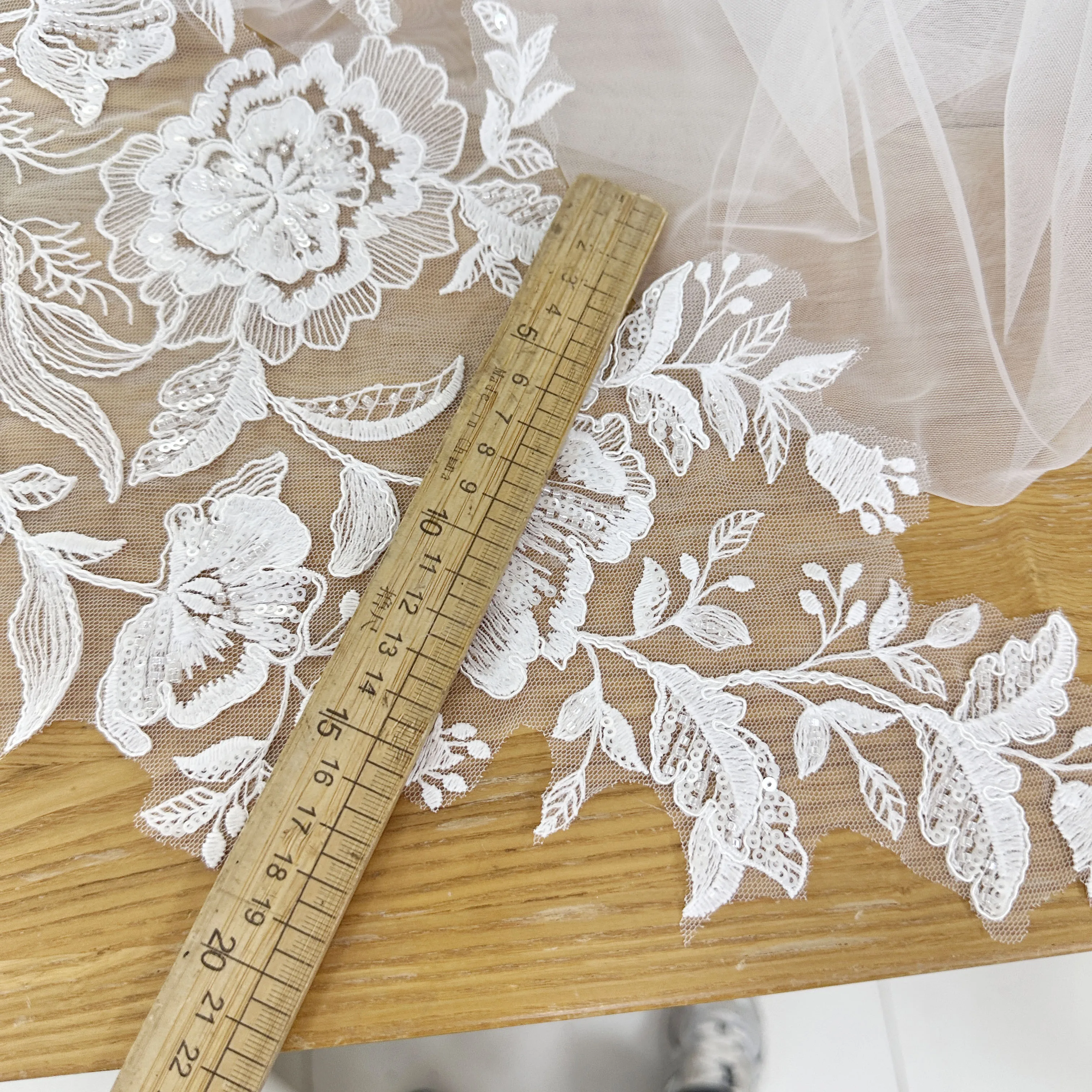 1 Paar 3D-Perlen-Stickerei Hochzeitskleid Spitzenapplikation, Alençon-Blumenapplikation für Strumpfbänder – Detail 4