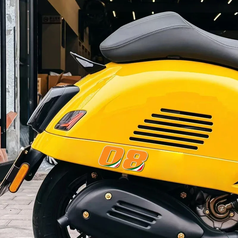 الرقم البرتقالي 0123456789   ملصقات السيارات للدراجات النارية لخزان الوقود الجبهة هدية سكوتر خوذة DIY موتو موضة 0 إلى 9 شارات الفينيل