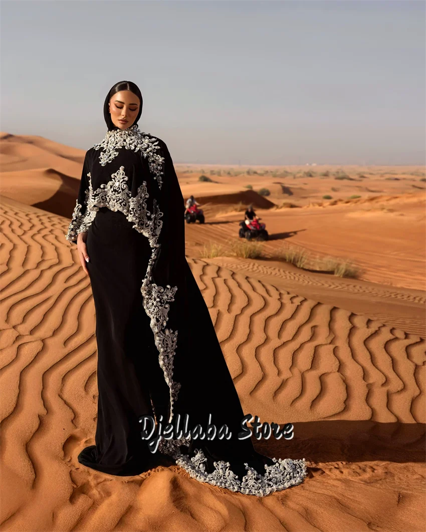 Luxe zwarte nieuwe luxe vrouwen avondjurk 2025, Dubai met cape parels kristallen lange feestjurk vestidos aangepast