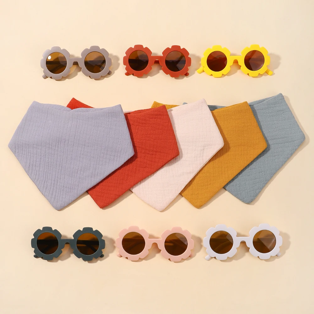 Ensemble de bavoirs et de lunettes de soleil en mousseline de coton pour bébé, bouton réglable, serviette de salive triangle imprimée, alimentation pour bébé garçon et fille, barbecue, 2 pièces par ensemble