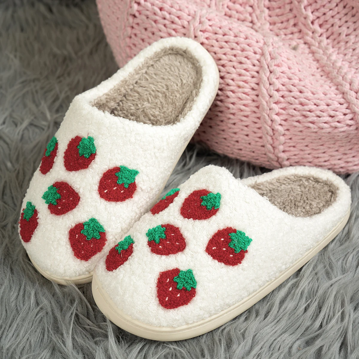 Fruit Strawberry Cartoon Pattern Bedroom Women's Leisure Slippers Soft Sole Cute Winter Warm Indoor Comfy Girl Plush Home Shoes